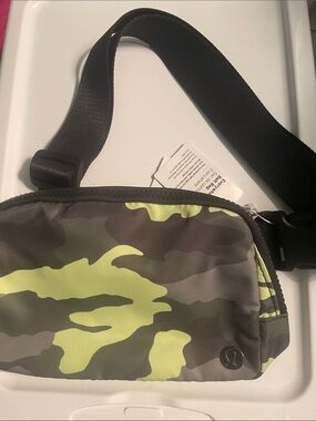 NWT Lululemon Heritage neon Camo Everywhere Belt Bag